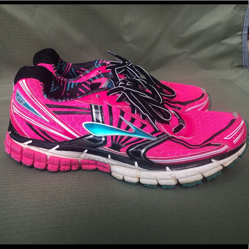 Women’s Brooks size 5.5